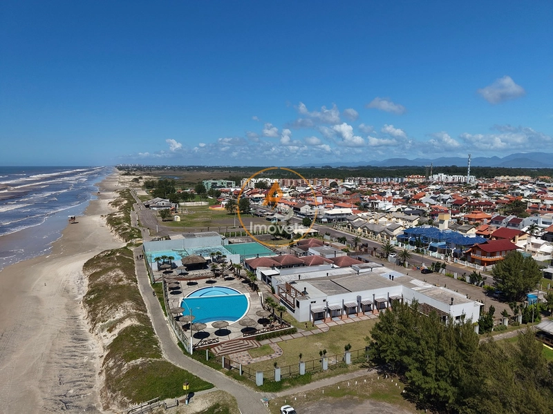 CASA À VENDA EM CAPÃO NOVO! BEIRA-MAR • MOBILIADA • PÁTIO PRIVATIVO: 2ª foto da galeria de imagens do imóvel
