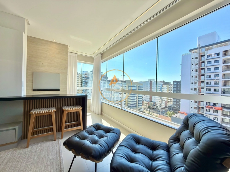 APARTAMENTO À VENDA EM CAPÃO DA CANOA! 3 SUÍTES • MOBILIADO E DECORADO • 3 VAGAS: 2ª foto da galeria de imagens do imóvel