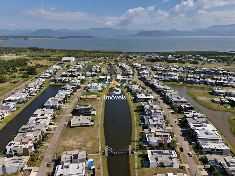 SOBRADO BEIRA LAGO À VENDA NO CONDOMÍNIO  CAPÃO ILHAS RESORT: 2ª foto da galeria de imagens do imóvel