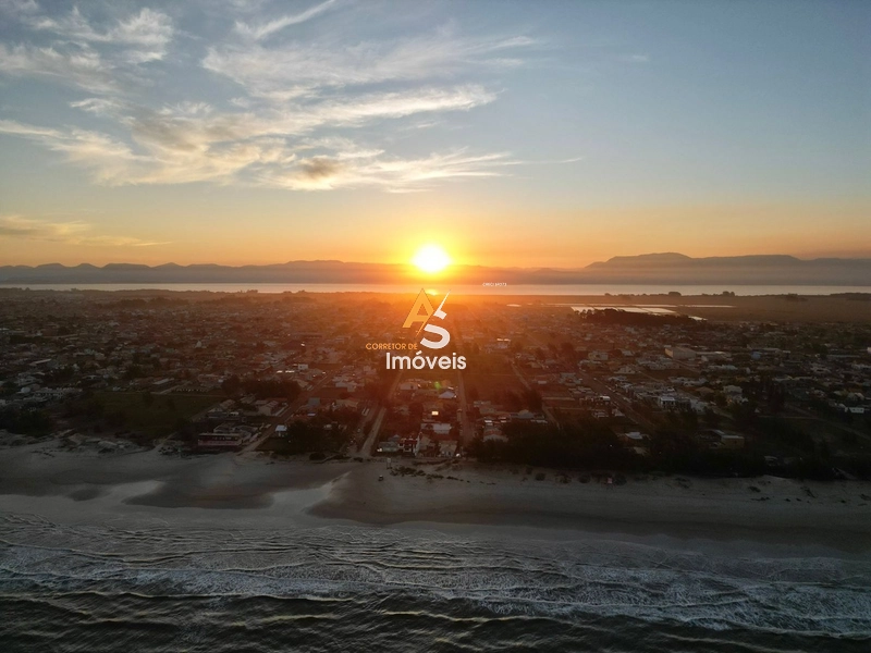 CASA À VENDA A 30 METROS DO MAR: 7ª foto da galeria de imagens do imóvel