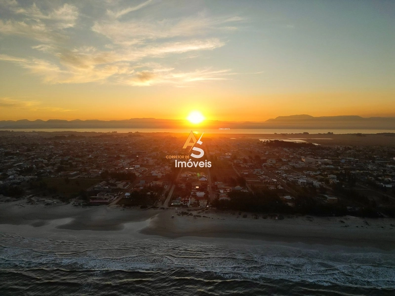 CASA À VENDA A 30 METROS DO MAR: 9ª foto da galeria de imagens do imóvel