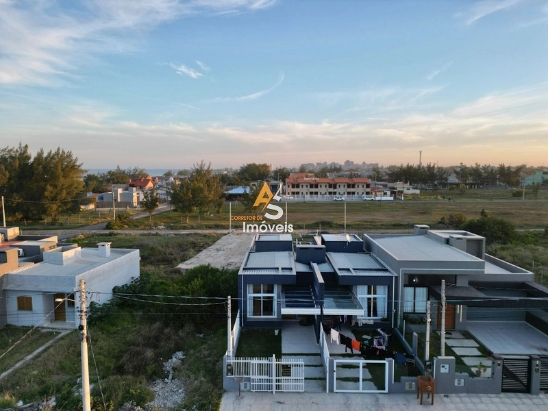 CASA À VENDA A 30 METROS DO MAR: 4ª foto da galeria de imagens do imóvel