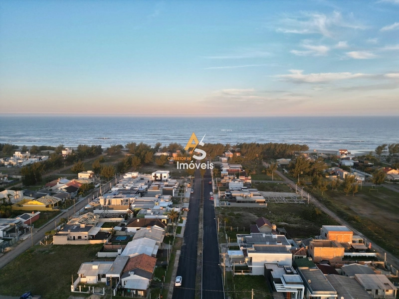 CASA À VENDA A 30 METROS DO MAR: 3ª foto da galeria de imagens do imóvel