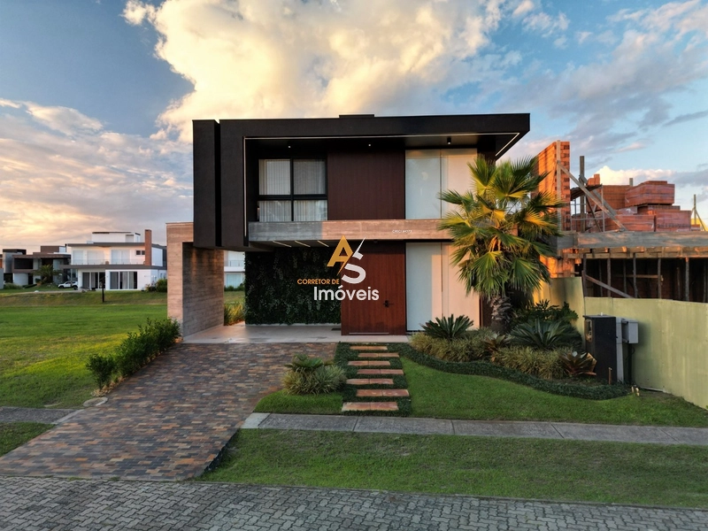 SOBRADO NO CONDOMÍNIO CAPÃO ILHAS: 1ª foto da galeria de imagens do imóvel