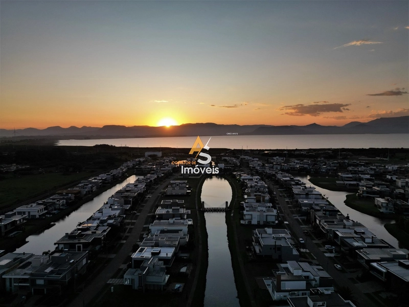 SOBRADO NO CONDOMÍNIO CAPÃO ILHAS: 8ª foto da galeria de imagens do imóvel