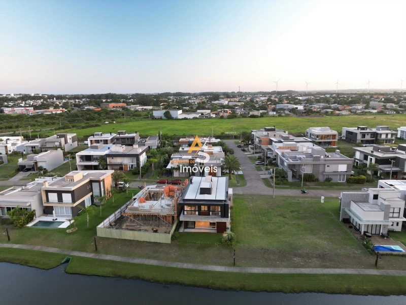 SOBRADO NO CONDOMÍNIO CAPÃO ILHAS: 4ª foto da galeria de imagens do imóvel