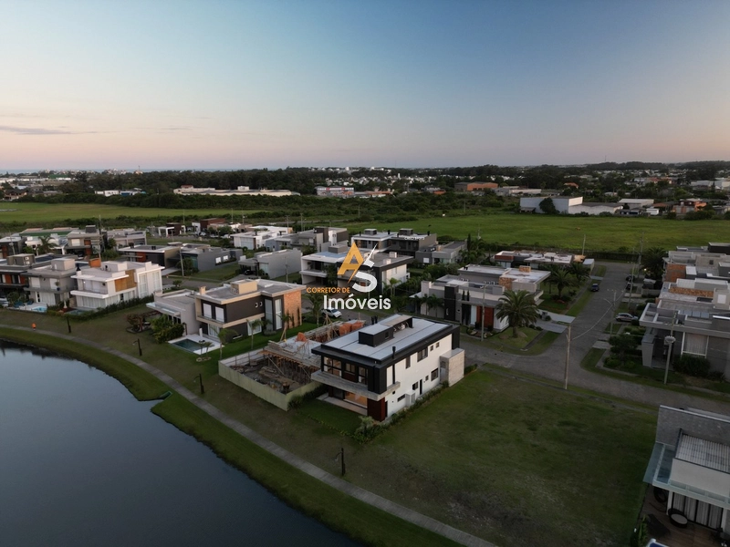 SOBRADO NO CONDOMÍNIO CAPÃO ILHAS: 2ª foto da galeria de imagens do imóvel