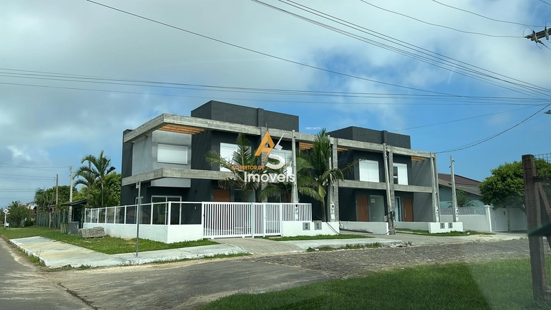 SOBRADO COM 3 SUÍTES EM IMBÉ!: 1ª foto da galeria de imagens do imóvel