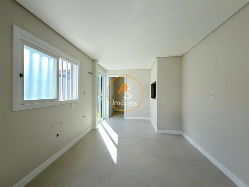 CASA TÉRREA NO CENTRO DE XANGRI-LÁ, FRENTE LESTE, DIVISA COM ATLÂNTIDA: 5ª foto da galeria de imagens do imóvel