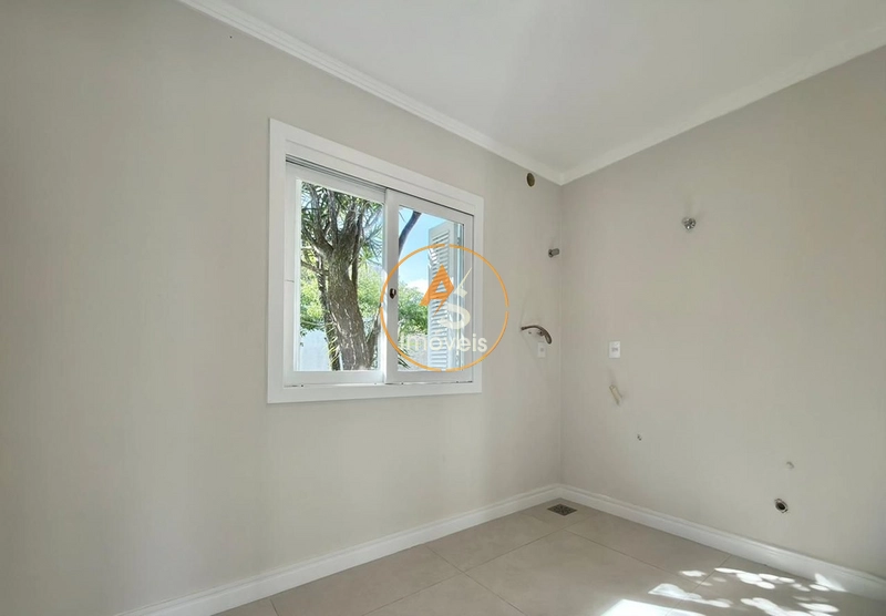 CASA TÉRREA NO CENTRO DE XANGRI-LÁ, FRENTE LESTE, DIVISA COM ATLÂNTIDA: 6ª foto da galeria de imagens do imóvel