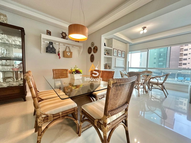 APTO DE 3 DORMITÓRIOS FINAMENTE MOBILIADO E DECORADO: 3ª foto da galeria de imagens do imóvel