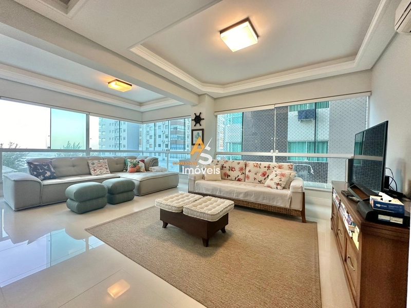 APTO DE 3 DORMITÓRIOS FINAMENTE MOBILIADO E DECORADO: 1ª foto da galeria de imagens do imóvel