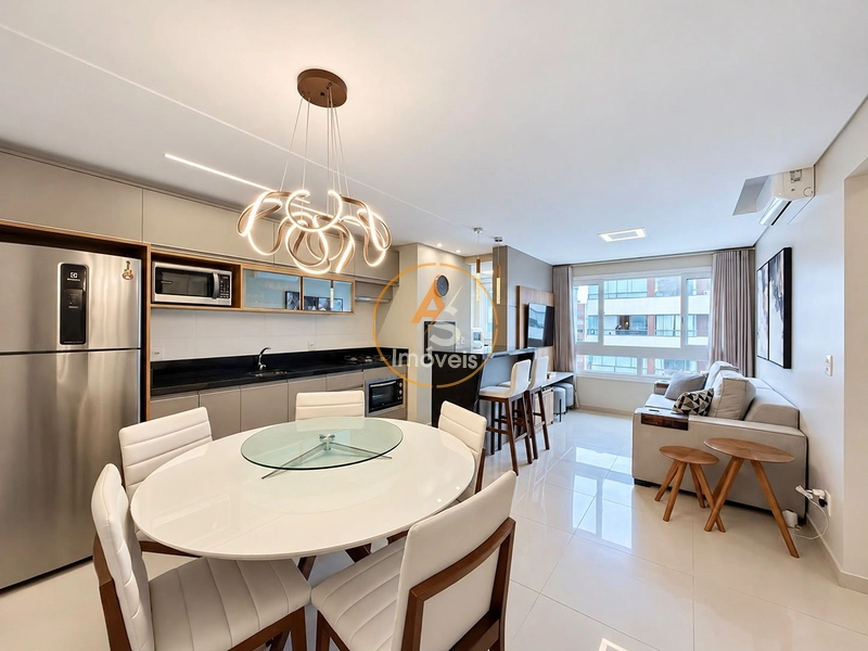 APARTAMENTO À VENDA EM CAPÃO DA CANOA! ANDAR ALTO • mobiliado e decorado! 2 VAGAS • PRÓXIMO AO MAR: 2ª foto da galeria de imagens do imóvel