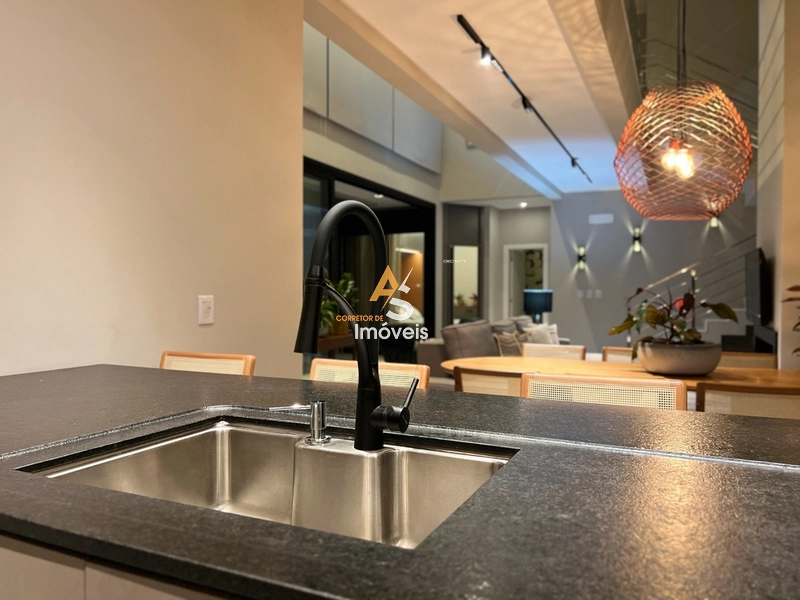 CASA COM 4 SUÍTES FINAMENTE DECORADA!: 69ª foto da galeria de imagens do imóvel