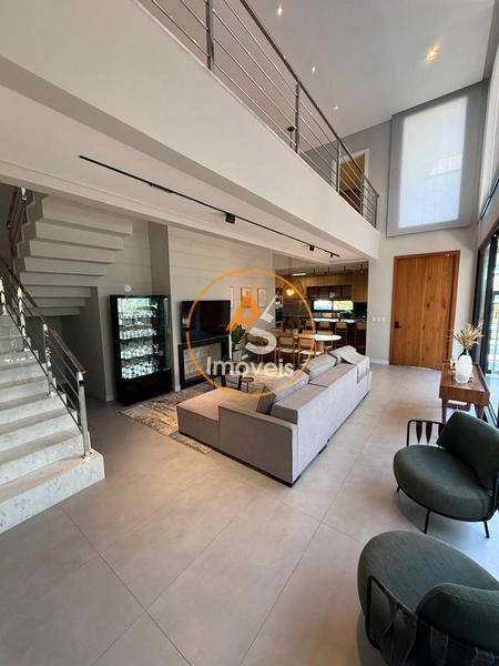 CASA COM 4 SUÍTES FINAMENTE DECORADA!: 1ª foto da galeria de imagens do imóvel