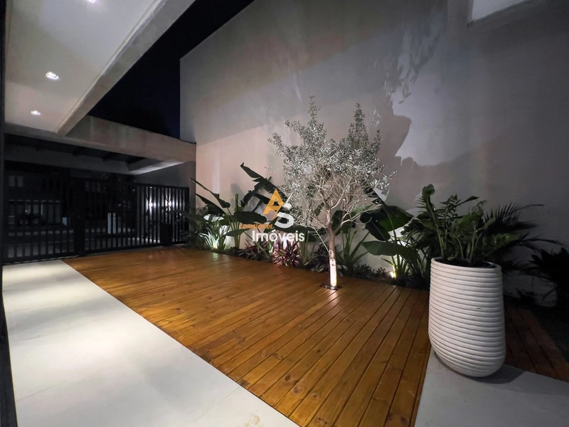 CASA COM 4 SUÍTES FINAMENTE DECORADA!: 36ª foto da galeria de imagens do imóvel