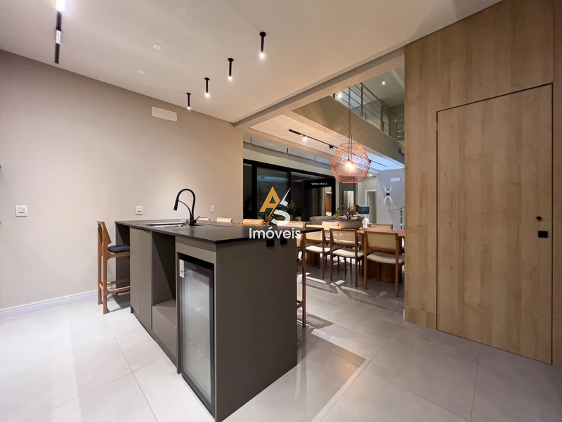 CASA COM 4 SUÍTES FINAMENTE DECORADA!: 15ª foto da galeria de imagens do imóvel