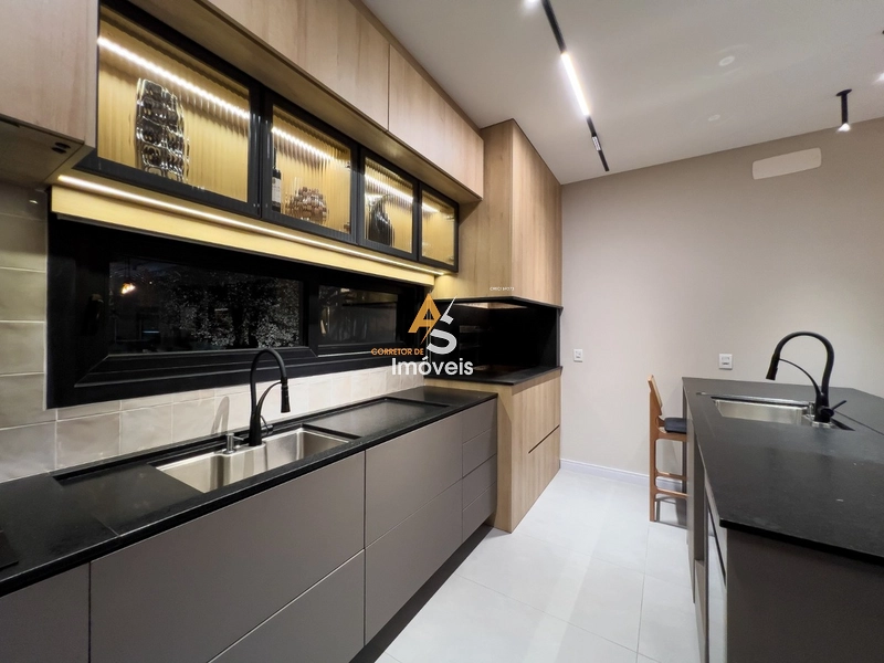 CASA COM 4 SUÍTES FINAMENTE DECORADA!: 21ª foto da galeria de imagens do imóvel