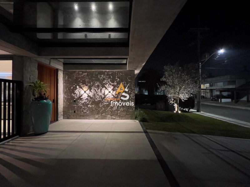 CASA COM 4 SUÍTES FINAMENTE DECORADA!: 4ª foto da galeria de imagens do imóvel