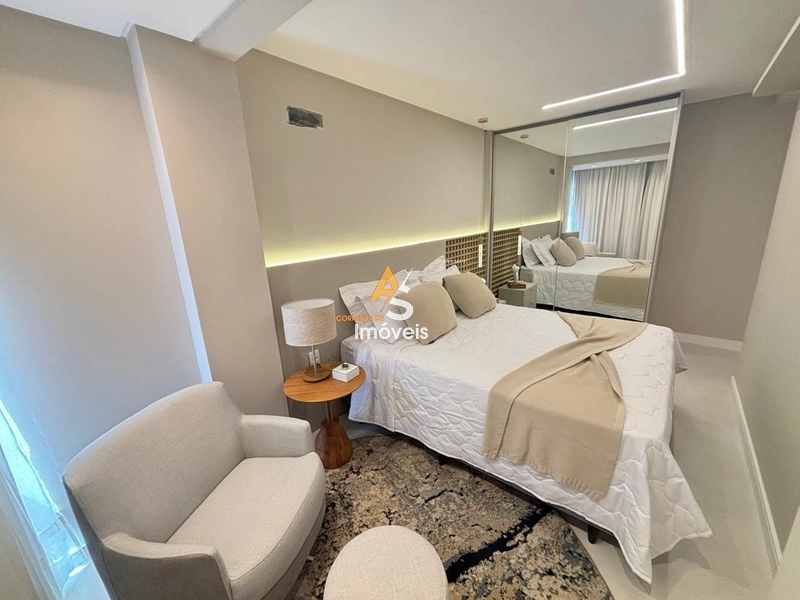 APARTAMENTO À VENDA  MOBILIADO E DECORADO NO CENTRO: 1ª foto da galeria de imagens do imóvel