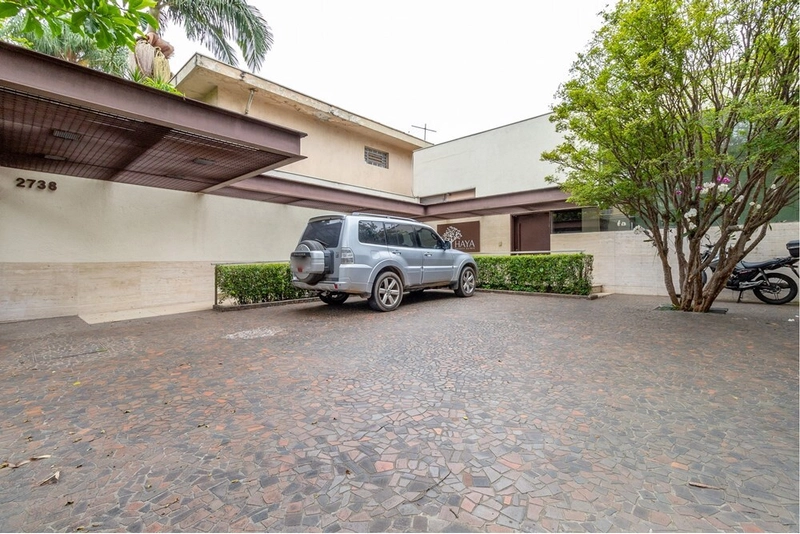 Casa Comercial com 6 salas e 6 vagas de garagem: 2ª foto da galeria de imagens do imóvel