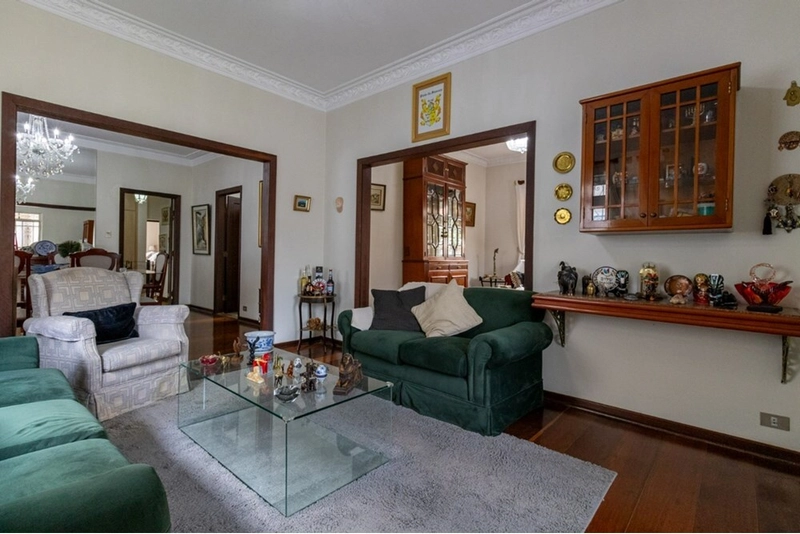 Casa 4 dormitórios no alto da Lapa 8 vagas de garagem 500 metros: 1ª foto da galeria de imagens do imóvel