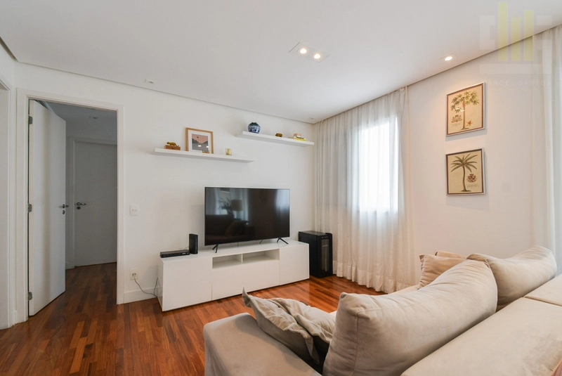 Apartamento em Perdizes, varanda, andar alto: 3ª foto da galeria de imagens do imóvel