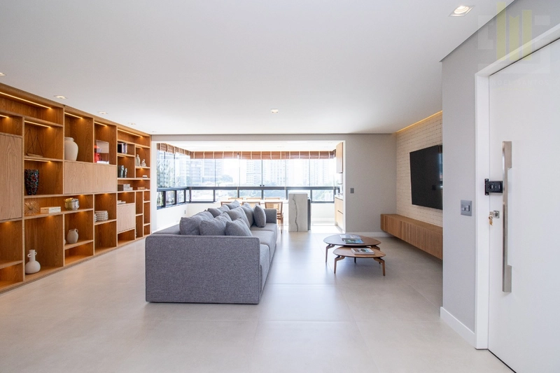 Apartamento com varanda na Vila Romana, Seminovo: 1ª foto da galeria de imagens do imóvel