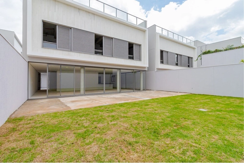Casa 4 suítes 4 vagas em condomínio fechado no Jardim Europa: 2ª foto da galeria de imagens do imóvel