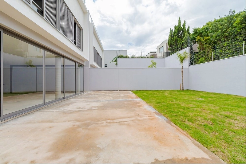 Casa 4 suítes 4 vagas em condomínio fechado no Jardim Europa: 6ª foto da galeria de imagens do imóvel