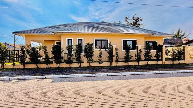 Casa à venda na praia de Atlântida Sul, 3 dormitórios: 4ª foto da galeria de imagens do imóvel