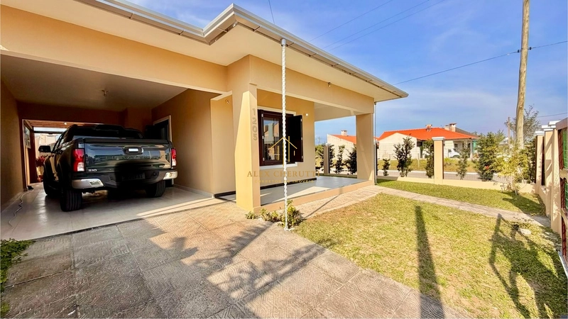 Casa à venda na praia de Atlântida Sul, 3 dormitórios: 1ª foto da galeria de imagens do imóvel