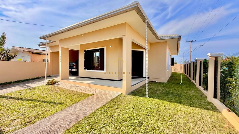 Casa à venda na praia de Atlântida Sul, 3 dormitórios: 2ª foto da galeria de imagens do imóvel