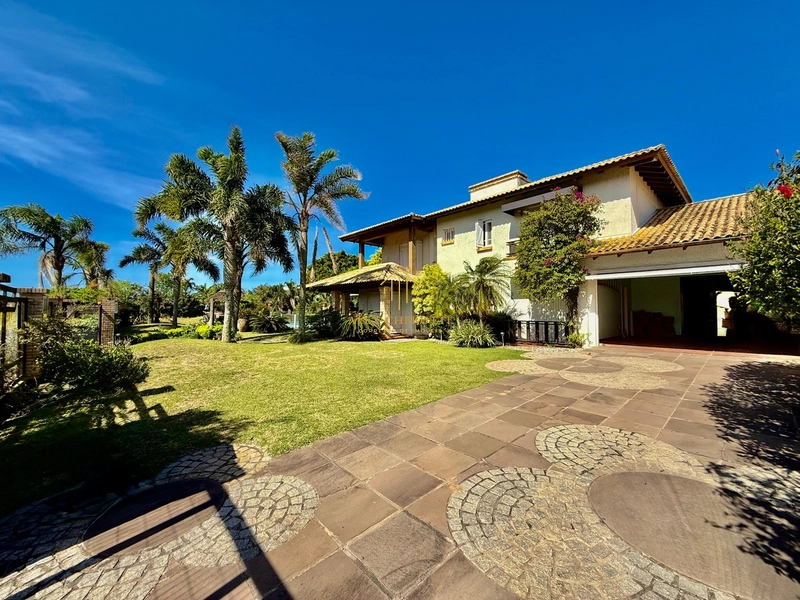Casa lindíssima no centro de Xangri-lá, 4 dormitórios: 1ª foto da galeria de imagens do imóvel
