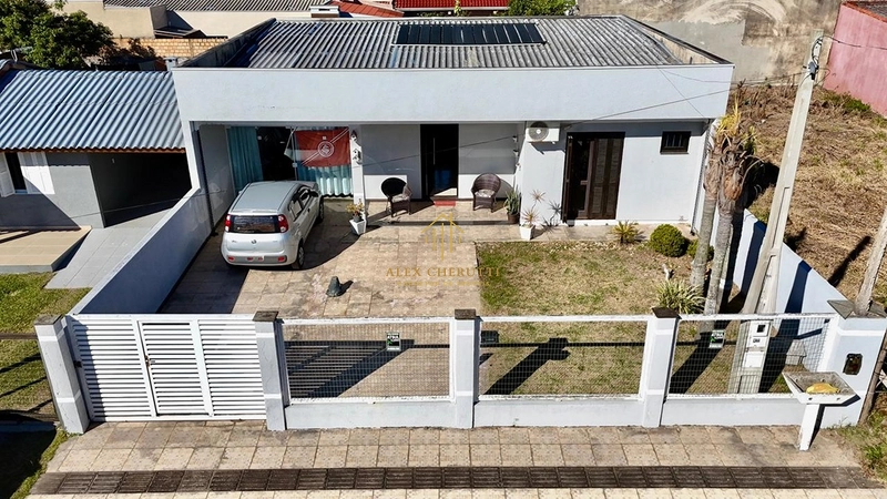 Casa à venda na praia de Atlântida Sul, 2 dormitórios: 1ª foto da galeria de imagens do imóvel