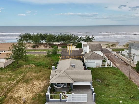 Belíssima casa à vemda na praia de Atlântida Sul, 3 dormitórios: 8ª foto da galeria de imagens do imóvel