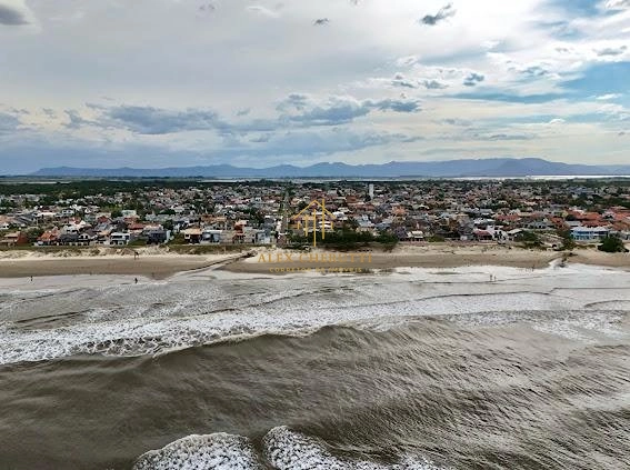Belíssima casa à vemda na praia de Atlântida Sul, 3 dormitórios: 11ª foto da galeria de imagens do imóvel