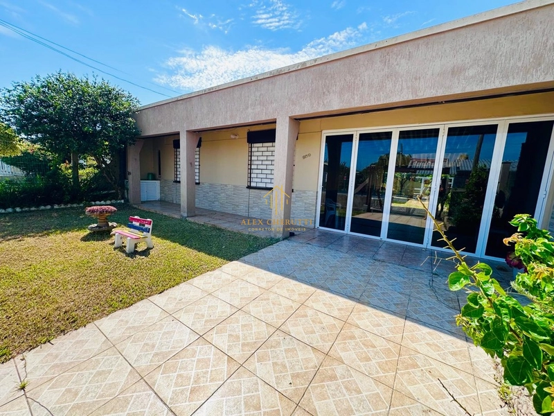 Casa à venda na praia de Atlânntida Sul, 3 dormitórios: 1ª foto da galeria de imagens do imóvel
