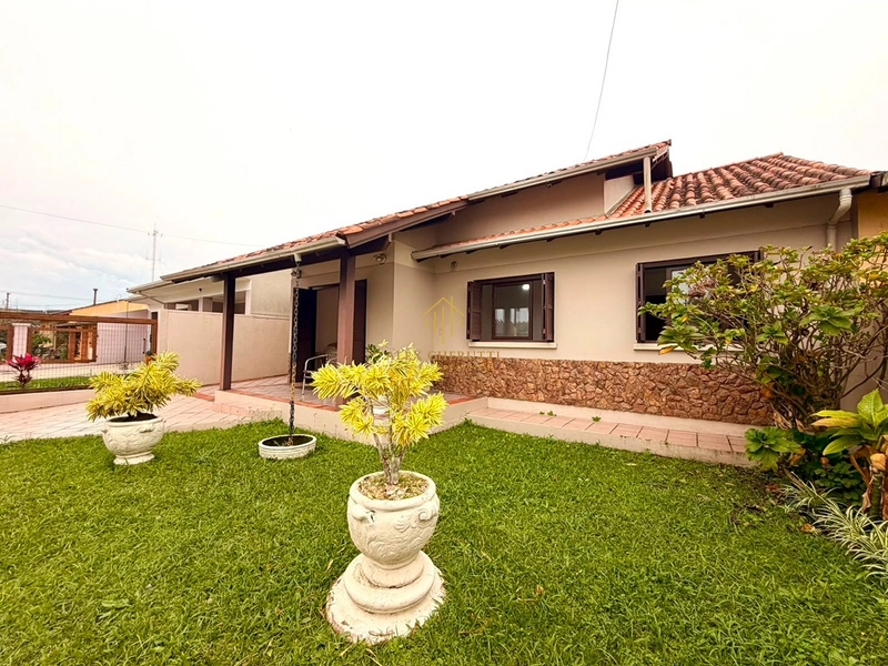 Casa à venda na praia de Atlântida Sul, 3 dormitórios: 2ª foto da galeria de imagens do imóvel