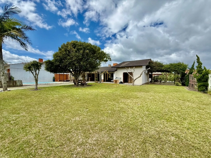 Bela casa à venda na praia de Rainha do Mar, 5 dormitórios: 1ª foto da galeria de imagens do imóvel