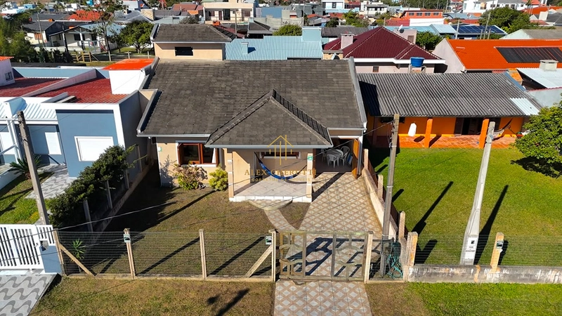 Casa à venda na praia de Atlântida Sul,  3 dormitórios: 3ª foto da galeria de imagens do imóvel