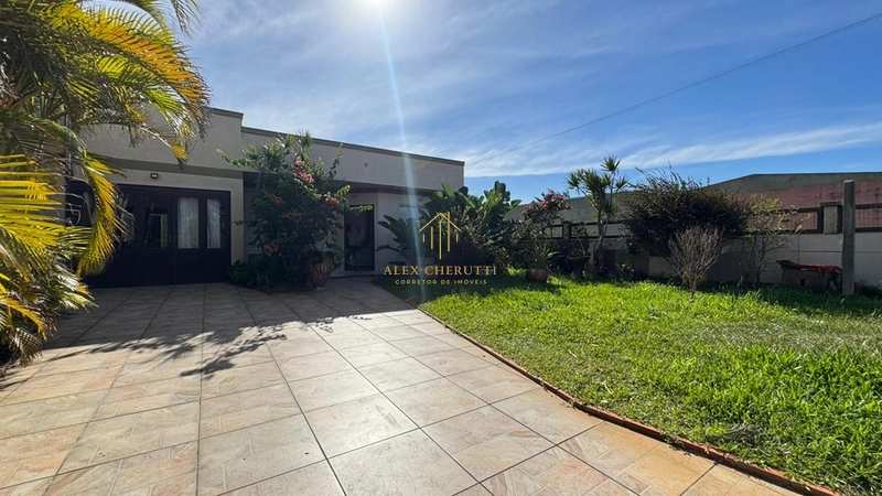 Casa à venda na praia de Atlântida Sul, 3 dormitórios: 1ª foto da galeria de imagens do imóvel