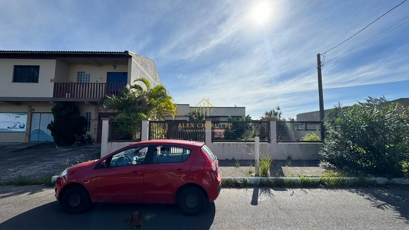 Casa à venda na praia de Atlântida Sul, 3 dormitórios: 2ª foto da galeria de imagens do imóvel