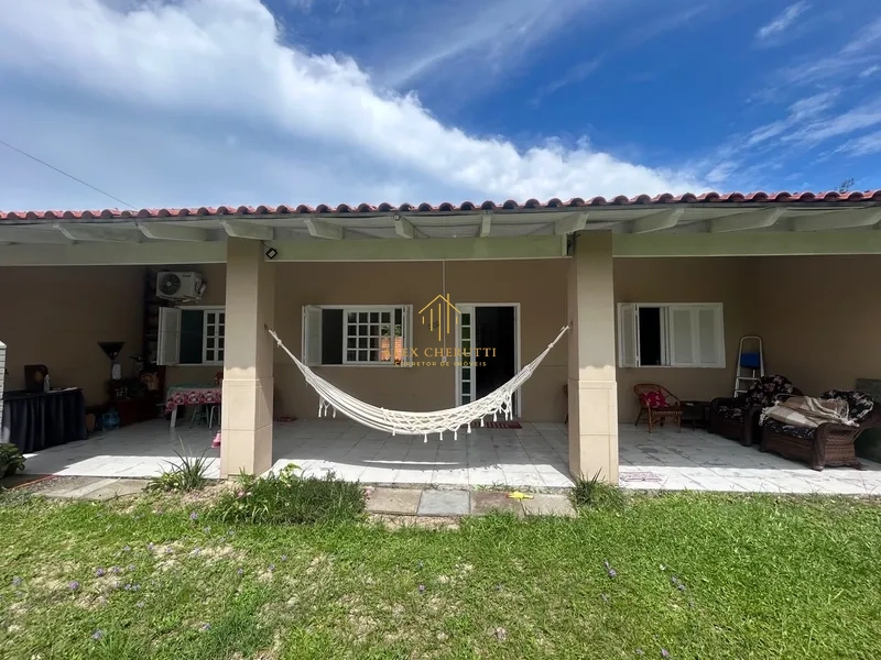 Casa à venda na praia de Atlântida Sul, 2 dormitórios: 2ª foto da galeria de imagens do imóvel