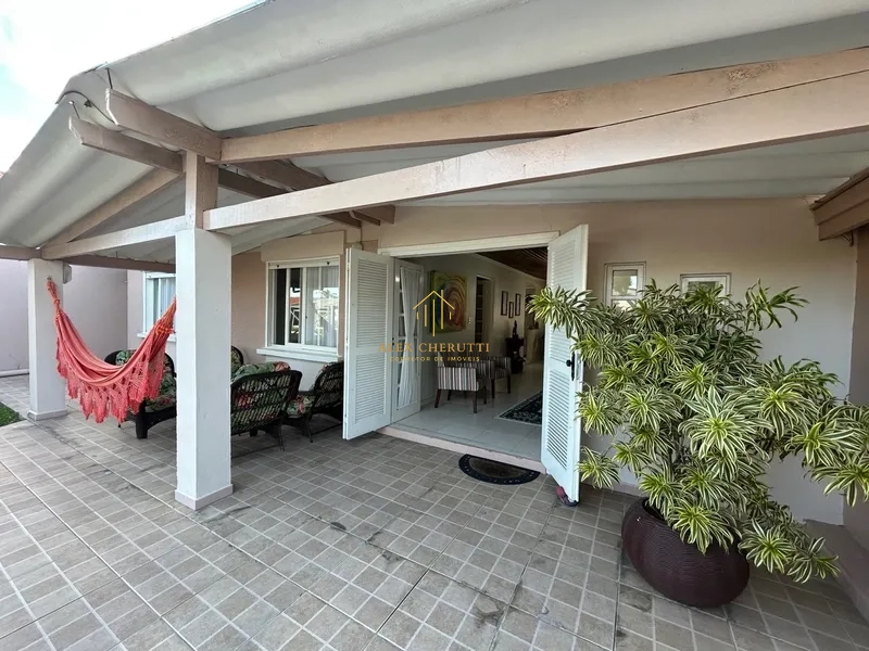Casa à venda na praia de Atlântida Sul, 3 dormitórios: 2ª foto da galeria de imagens do imóvel