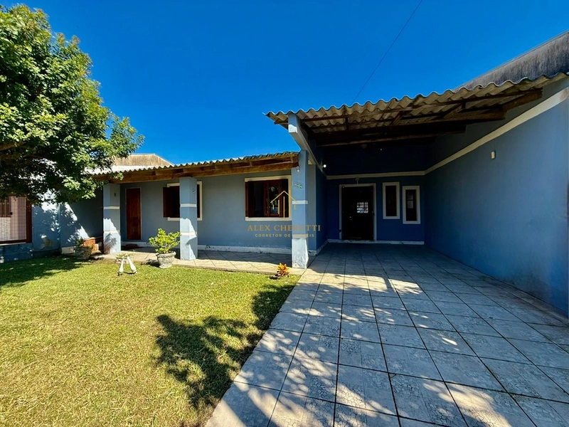 Bela casa à venda na praia de Atlântida Sul, 4 dormitórios: 2ª foto da galeria de imagens do imóvel