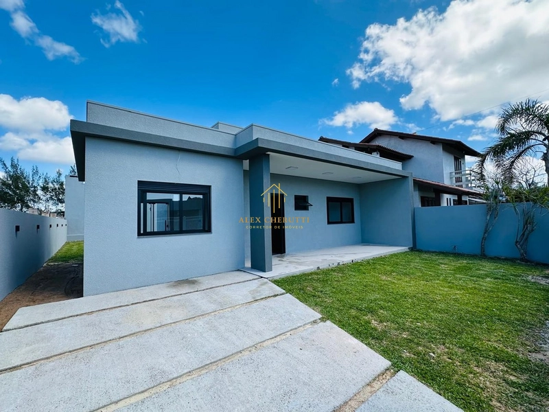 Casa à venda na praia de Atlântida Sul, 3 dormitórios: 2ª foto da galeria de imagens do imóvel