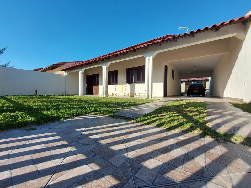 Casa na Praia de Atlântida Sul, 4 dormitórios: 2ª foto da galeria de imagens do imóvel