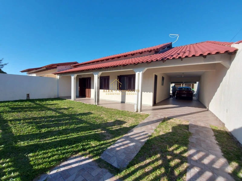 Casa na Praia de Atlântida Sul, 4 dormitórios: 1ª foto da galeria de imagens do imóvel