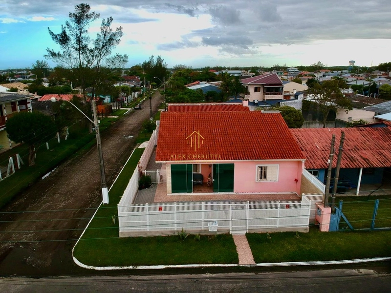 Casa à venda na praia de Atlântida Sul: 2ª foto da galeria de imagens do imóvel